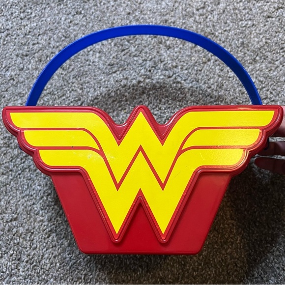 Wonder Woman Figural Pail - Picture 1 of 5